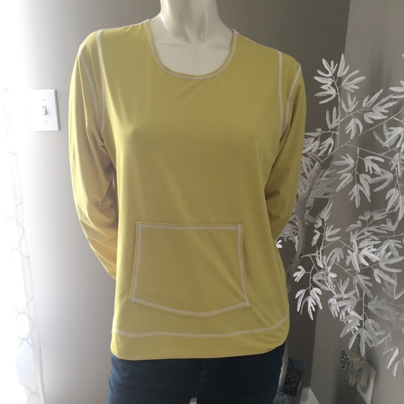 Athleta active top with front pocket - Picture 3 of 3